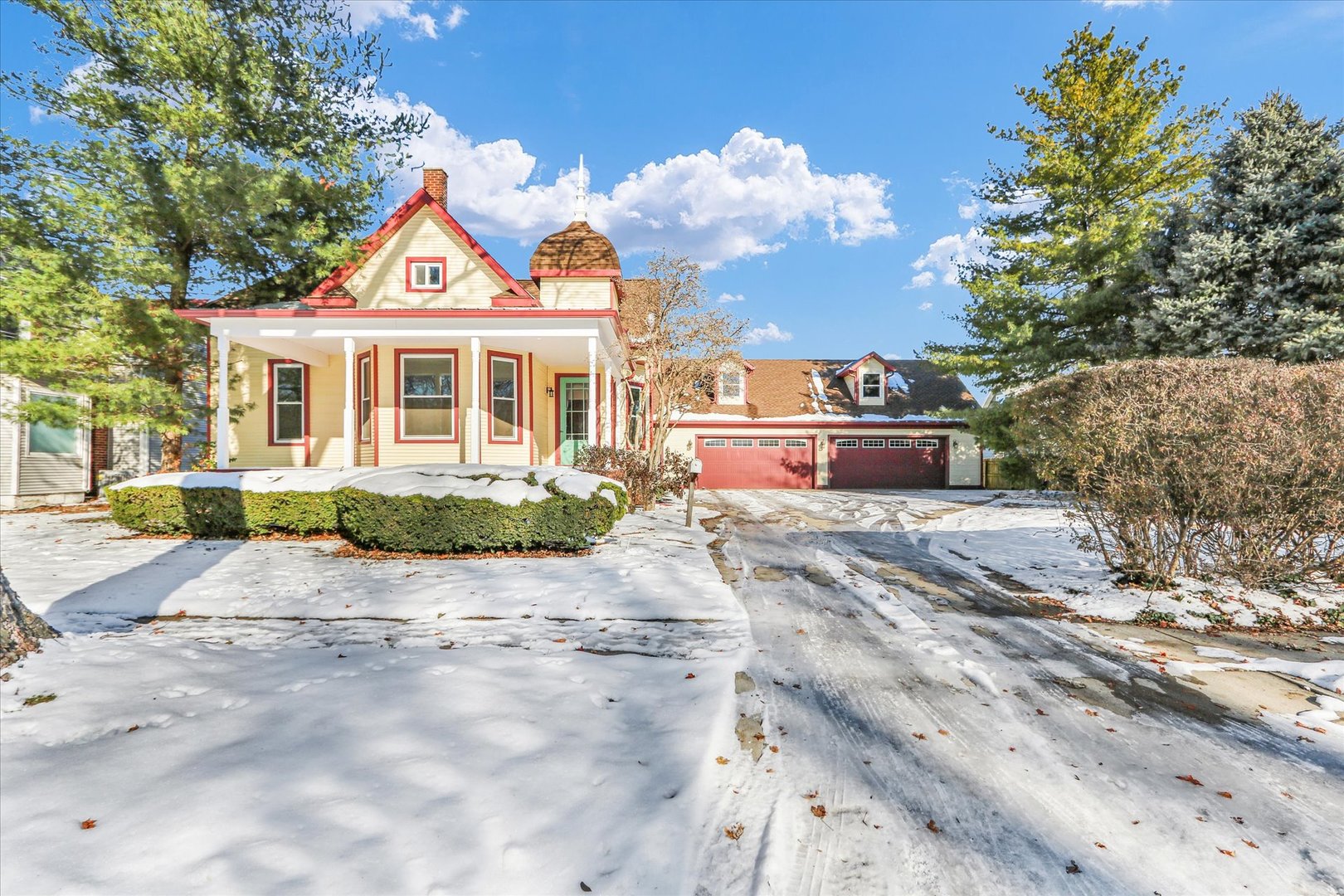 202 East Daggy Street Tuscola, IL 61953 - Photo 2 of 45 a view of a street with a house in the background