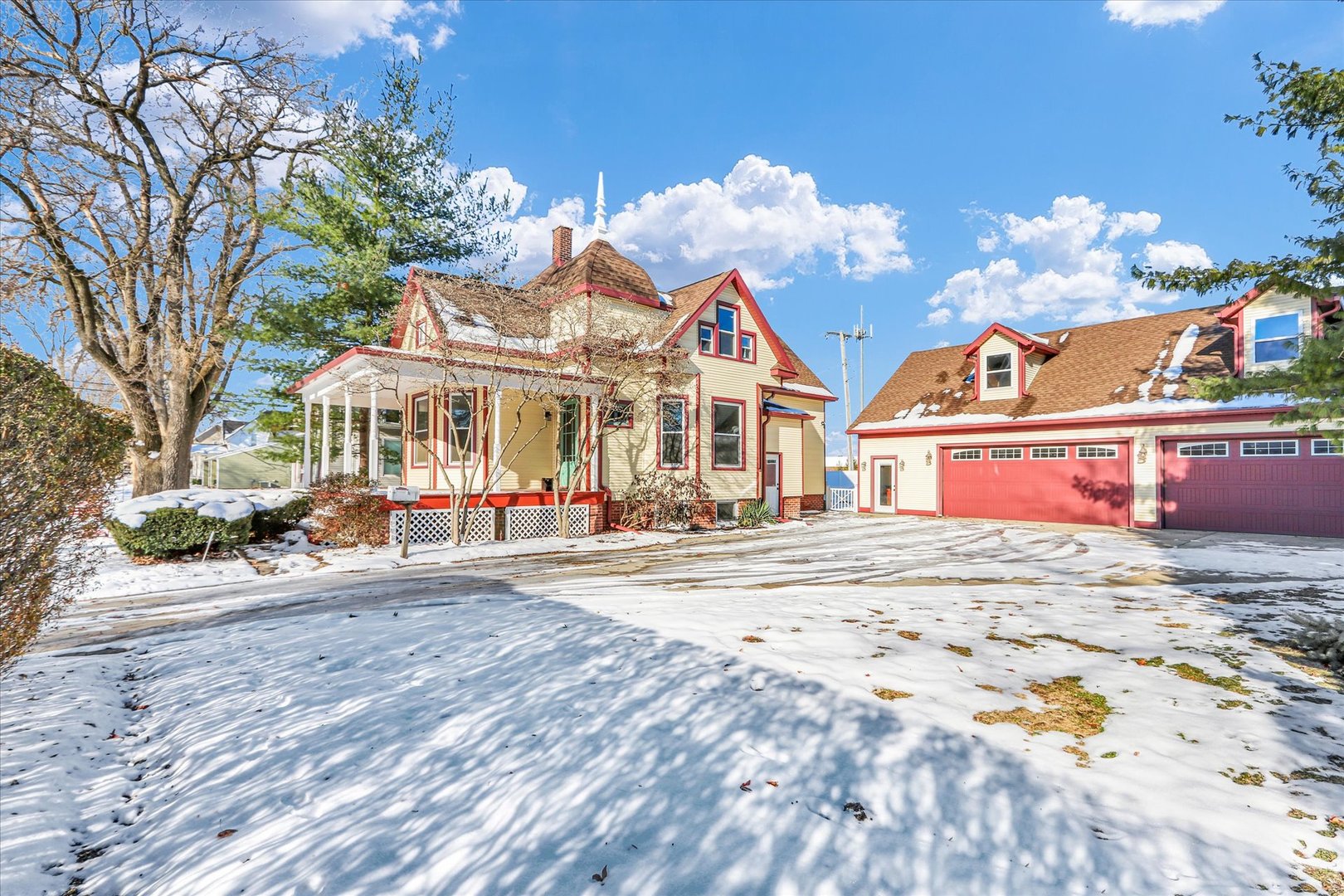 202 East Daggy Street Tuscola, IL 61953 - Photo 4 of 45 a view of a volley ball court