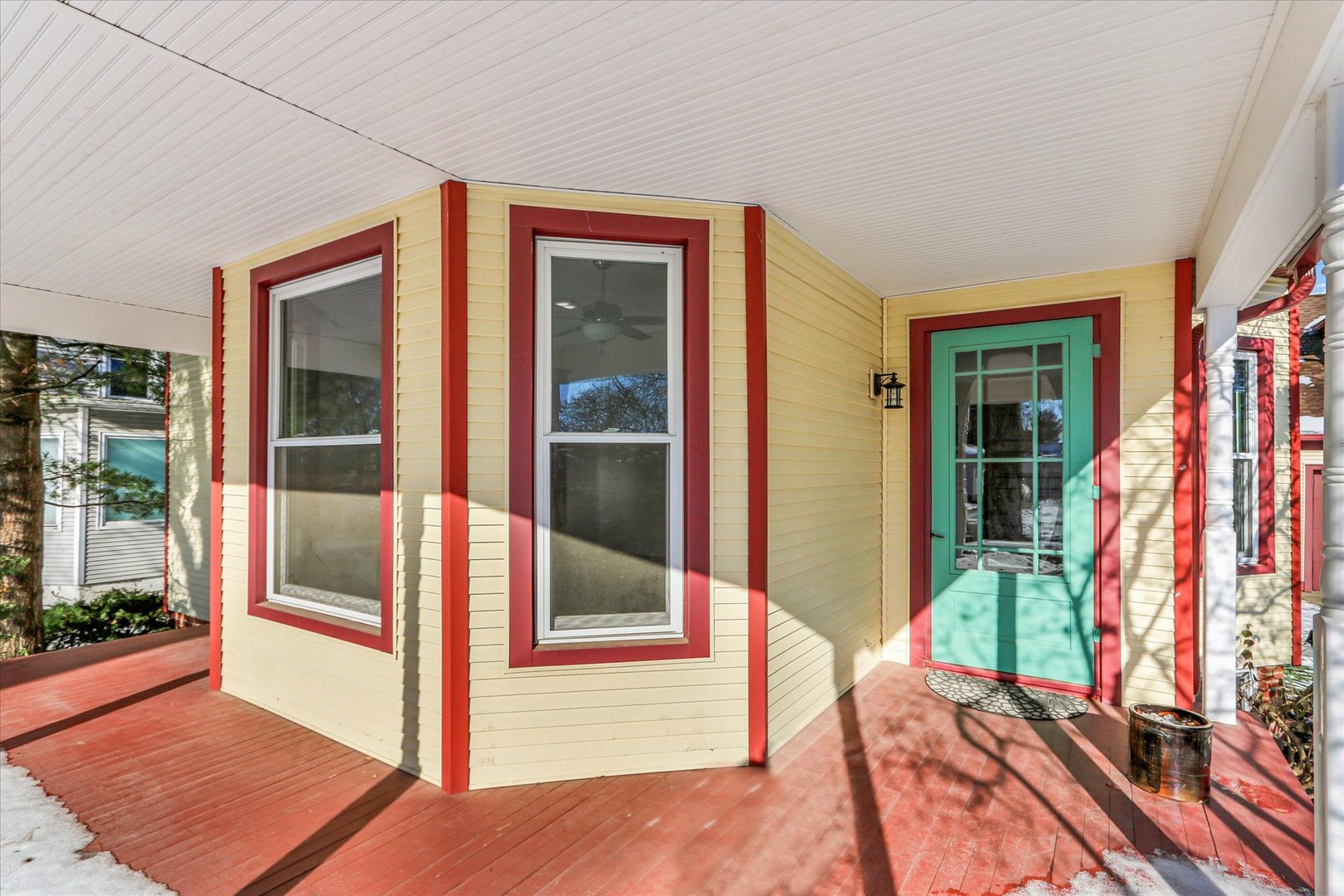 202 East Daggy Street Tuscola, IL 61953 - Photo 5 of 45 a view of an entryway with a garden