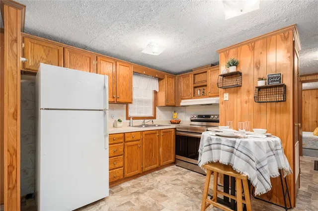 $2,250 | 111 Mishnock Road, West Greenwich, RI 02817