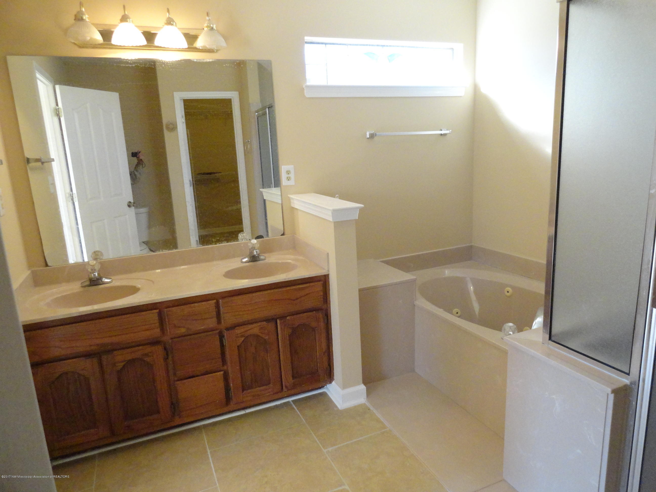 2165 Heather Ridge Southaven, MS 38672 - Photo 13 of 20 DSC09818m