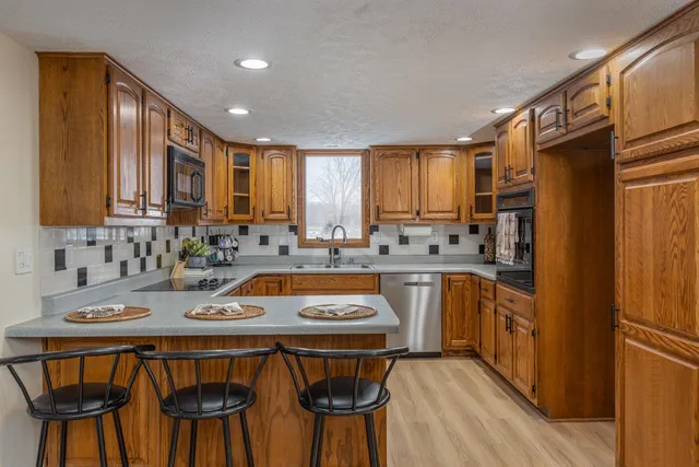 $349,900 | N5438 Lower Road, Shiocton, WI 54170