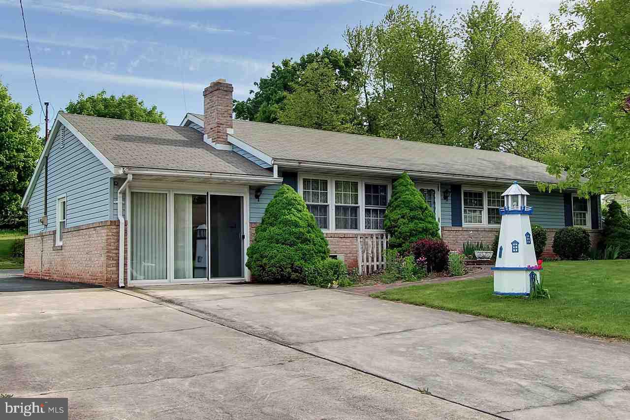 1825 Marigold Road York, PA 17408 - Photo 1 of 25