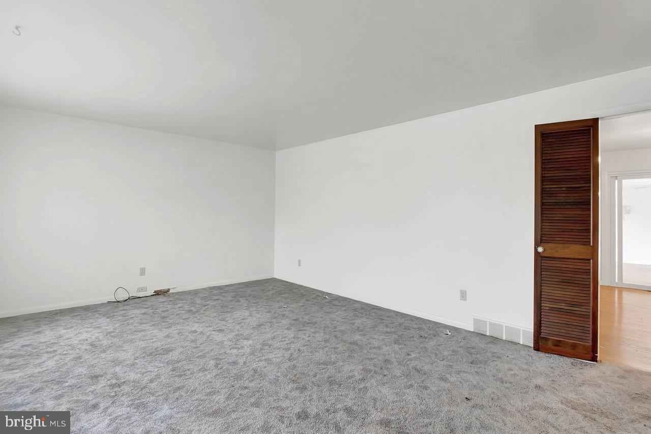 1825 Marigold Road York, PA 17408 - Photo 4 of 25