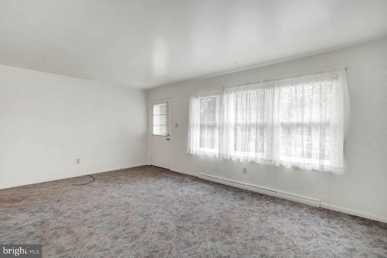 1825 Marigold Road York, PA 17408 - Photo 5 of 25