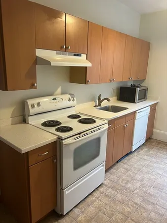 $3,500 | 12 Kilsyth Road, Unit 2, Brookline, MA 02445