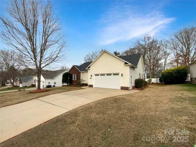 a view of empty room with a yard