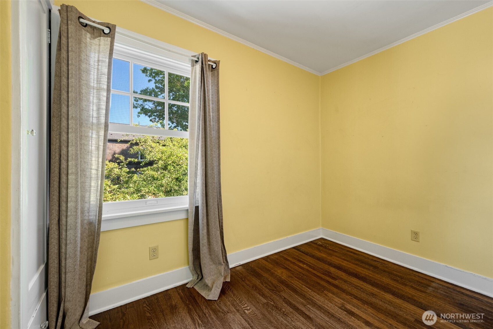 746 10th Avenue East Seattle, WA 98102 - Photo 28 of 34 a view of empty room with wooden floor and fan