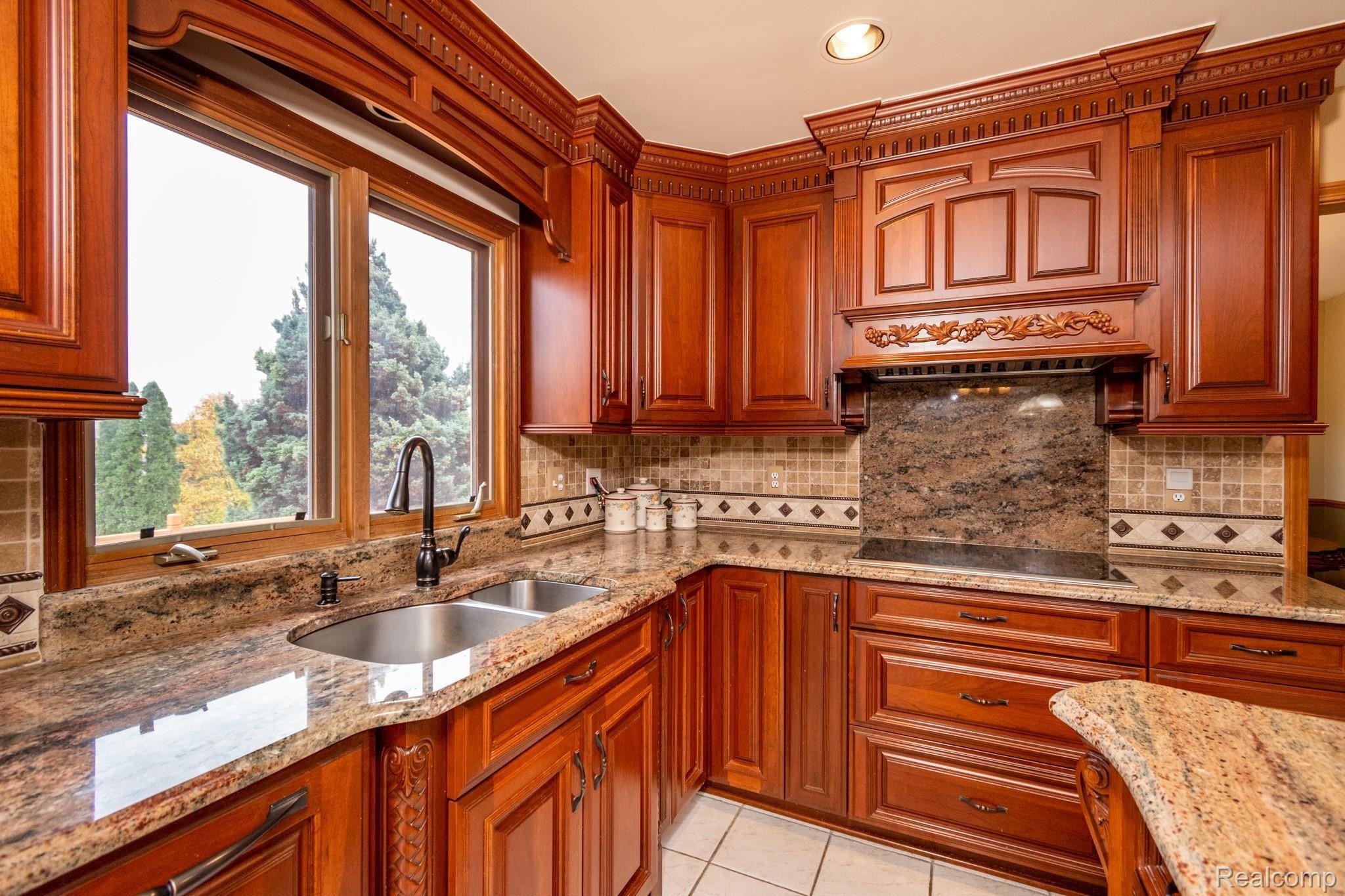 873 Grovecrest Rochester, MI 48307 - Photo 10 of 65 DSC_6894.jpg