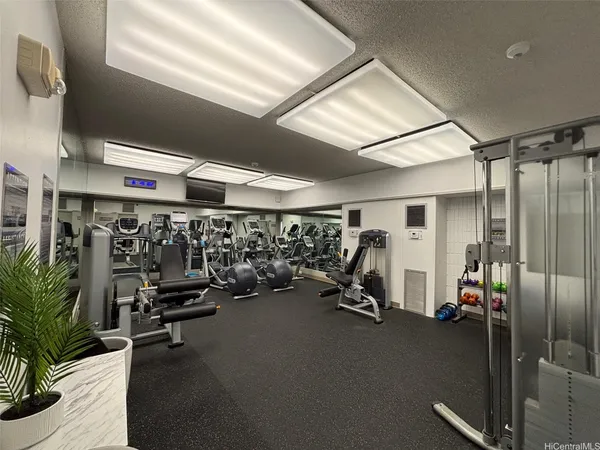$3,300 | 1750 Kalakaua Avenue, Unit 2704, Honolulu, HI 96826