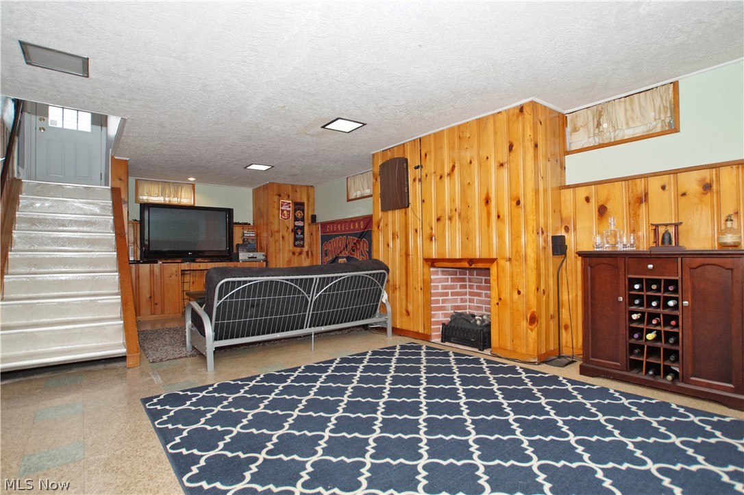 1387 Cranover Road Cleveland, OH 44124 - Photo 25 of 32