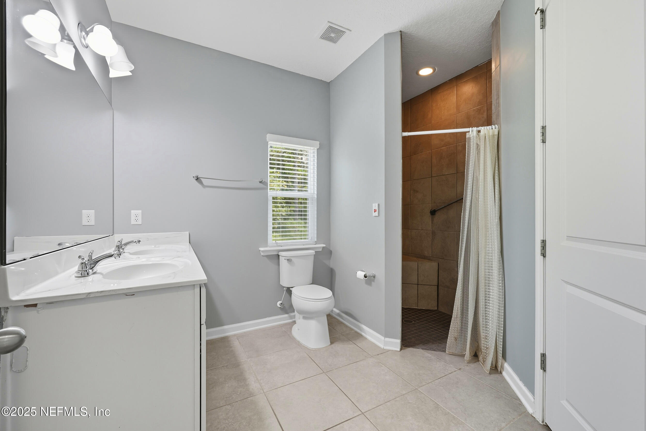 1218 Wetland Ridge Circle Middleburg, FL 32068 - Photo 30 of 75 1st Floor Bathroom w/Full Closet