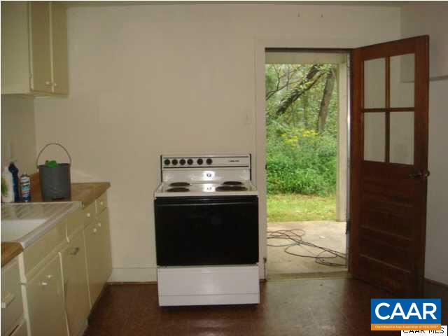 5885 Cub Creek Road Roseland, VA 22967 - Photo 9 of 11 a view of washer and dryer