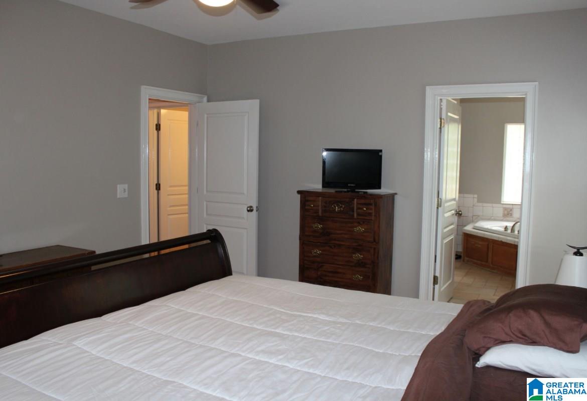 114 Hampton Lake Drive Pelham, AL 35124 - Photo 19 of 47