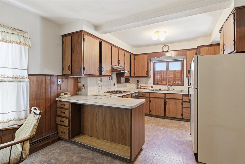 400 Nottingham Street Springfield, MA 01104 - Photo 10 of 26