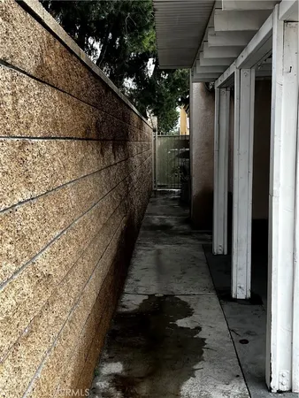 a view of a pathway of the house