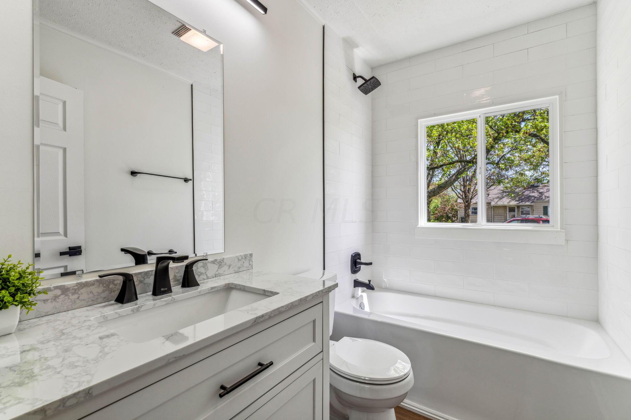 203 South Hampton Road Columbus, OH 43213 - Photo 10 of 13 22-web-or-mls-203-s-hampton-rd