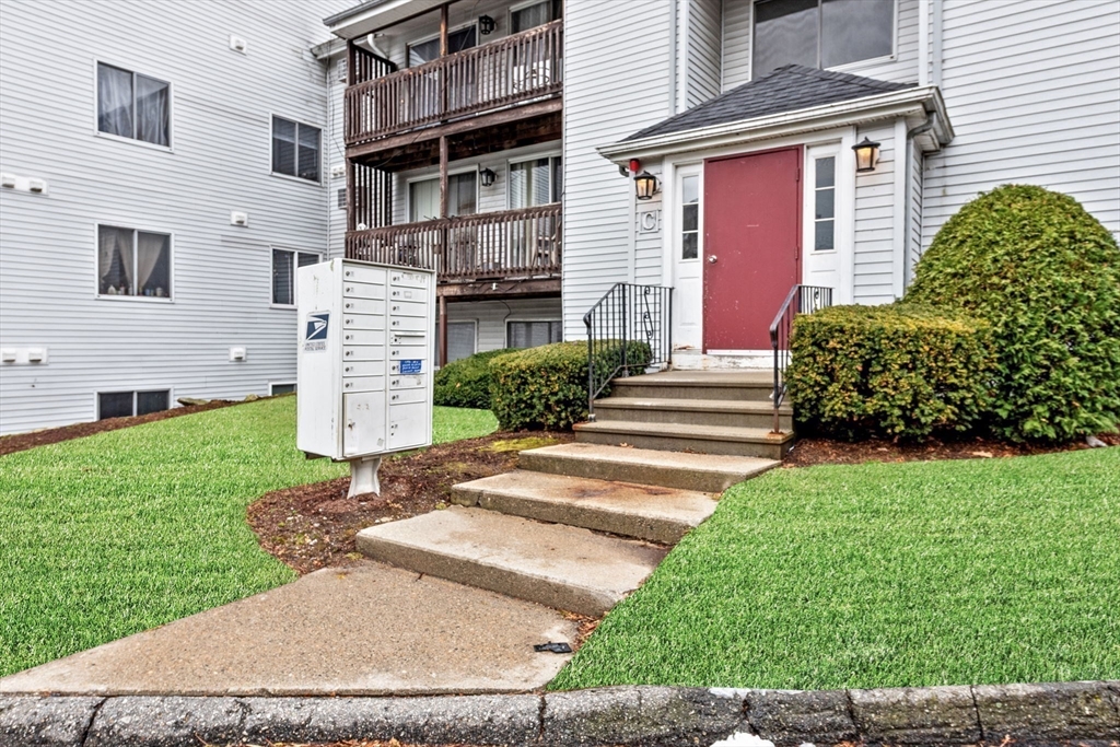 11 Gibbs Street, Unit C40 Worcester, MA 01607 - Photo 6 of 21 a front view of a house with garden