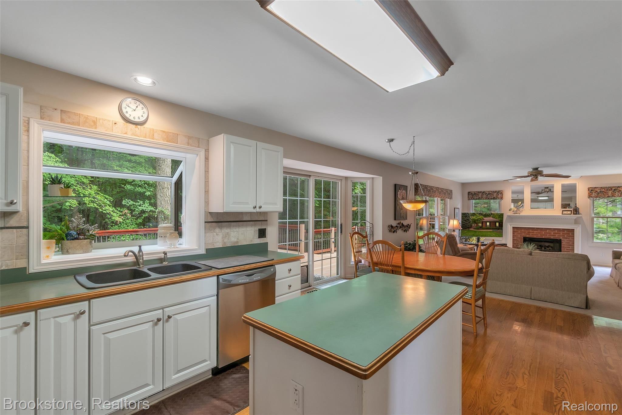910 Indianpipe Road Lake Orion, MI 48360 - Photo 13 of 53 12-910 Indianpipe Rd-WindowStill-Re.jpg
