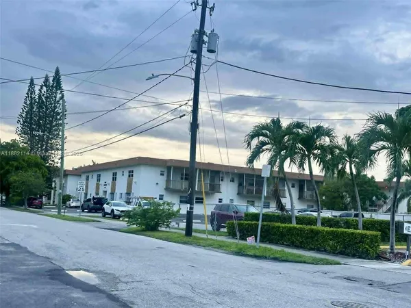 $2,000 | 415 Northeast 2nd Street, Unit 202, Hallandale Beach, FL 33009