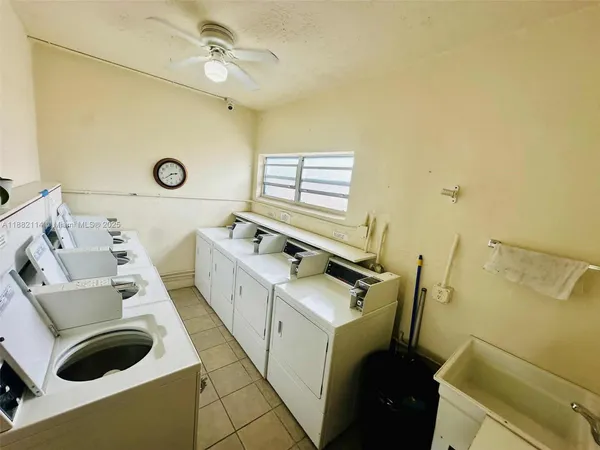 $2,000 | 415 Northeast 2nd Street, Unit 202, Hallandale Beach, FL 33009