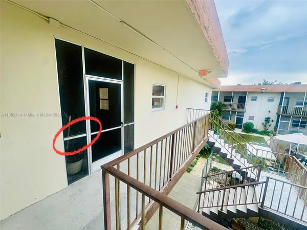 $2,000 | 415 Northeast 2nd Street, Unit 202, Hallandale Beach, FL 33009