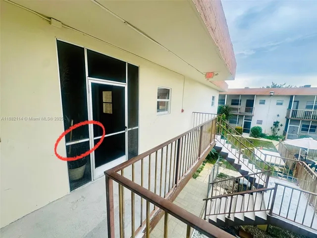 $2,180 | 415 Northeast 2nd Street, Unit 202, Hallandale Beach, FL 33009