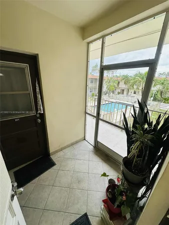 $2,000 | 415 Northeast 2nd Street, Unit 202, Hallandale Beach, FL 33009