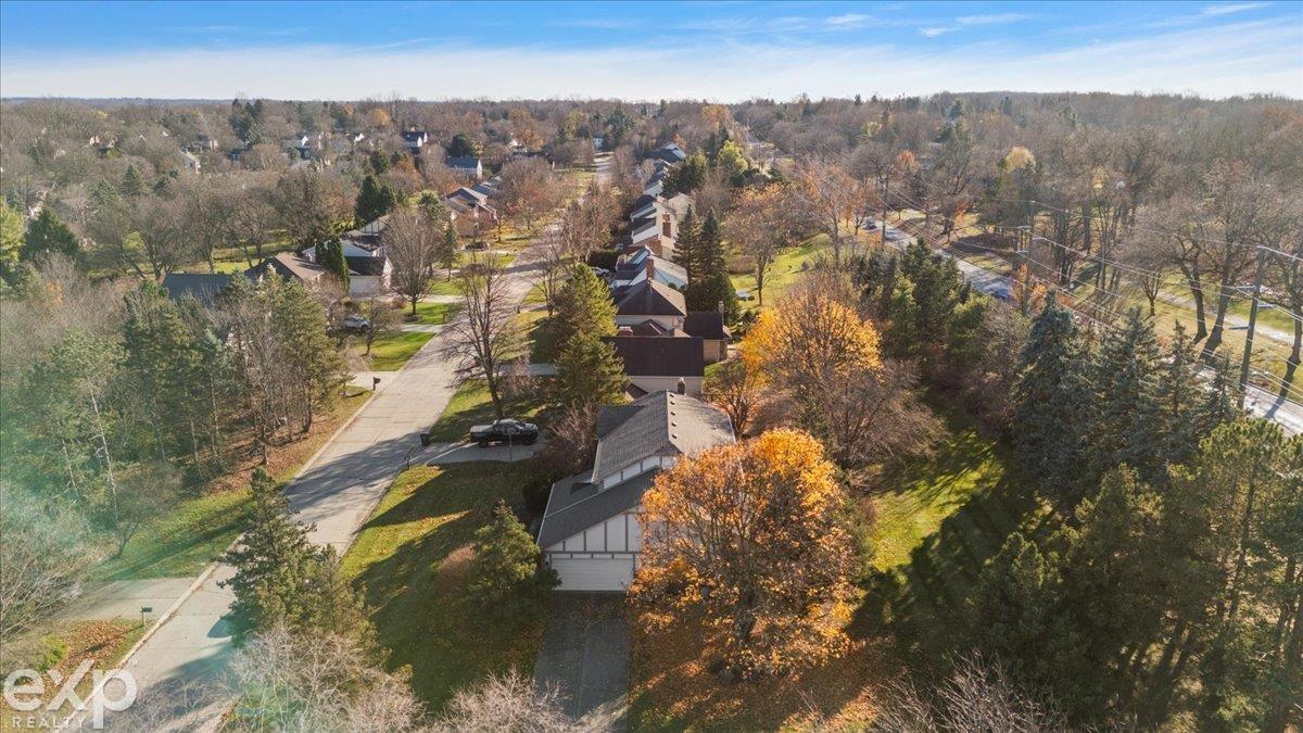 1579 Lomas Verdes Rochester, MI 48306 - Photo 17 of 64 50162073-89521472-1b45-4fc7-9cb2-84b29d5473a7.JPG