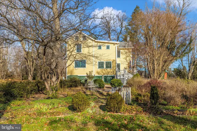 a picture of a wall with a white wall and a picture