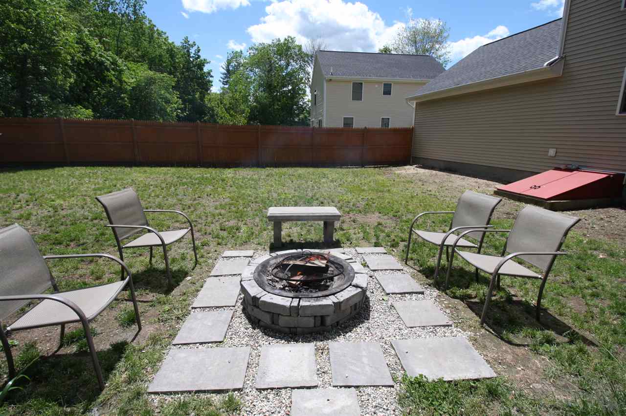 206 East Dunstable Road Nashua, NH 03062 - Photo 7 of 28