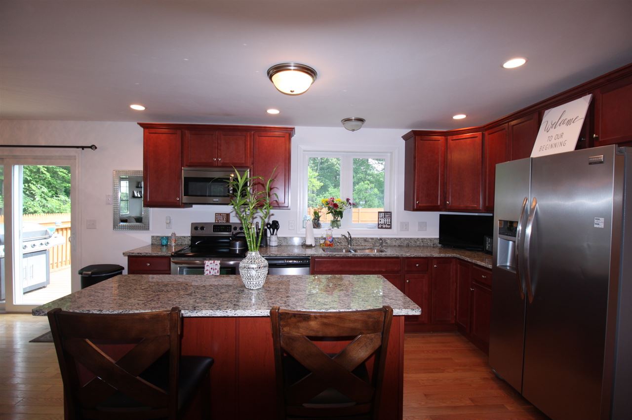 206 East Dunstable Road Nashua, NH 03062 - Photo 9 of 28