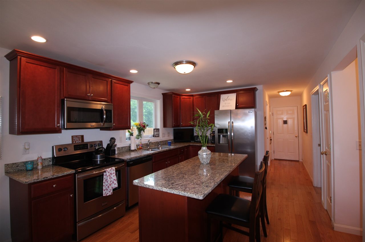206 East Dunstable Road Nashua, NH 03062 - Photo 10 of 28
