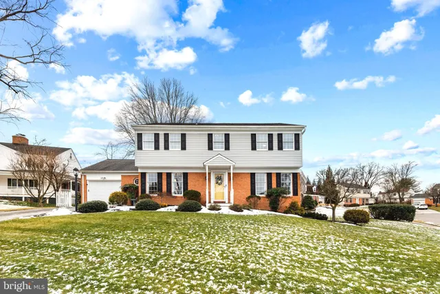 $689,900 | 6 Sandspring Court, Cockeysville, MD 21030