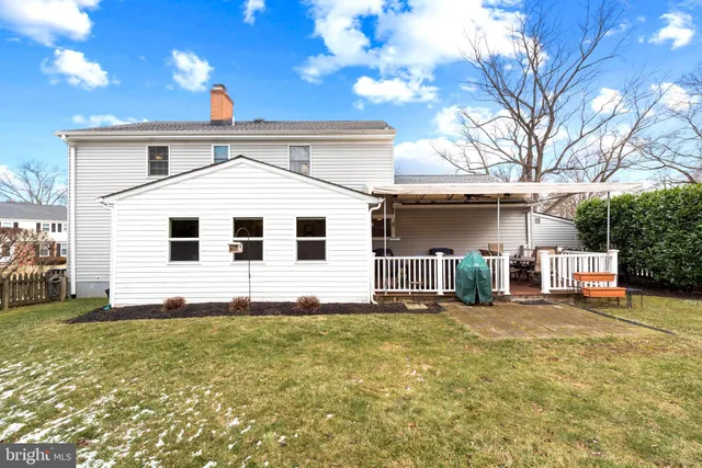 $689,900 | 6 Sandspring Court, Cockeysville, MD 21030