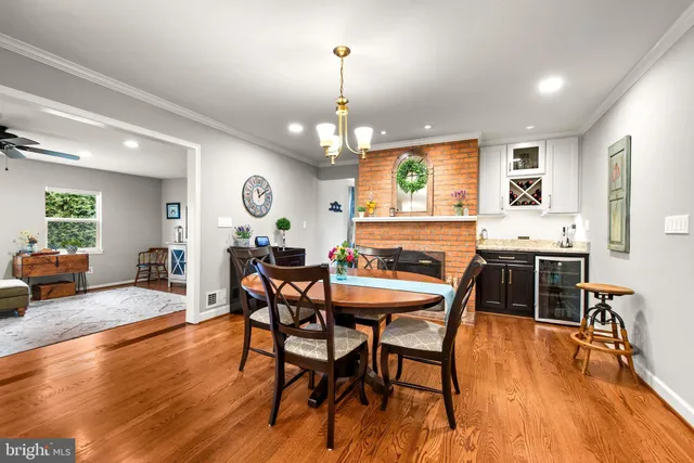 $689,900 | 6 Sandspring Court, Cockeysville, MD 21030