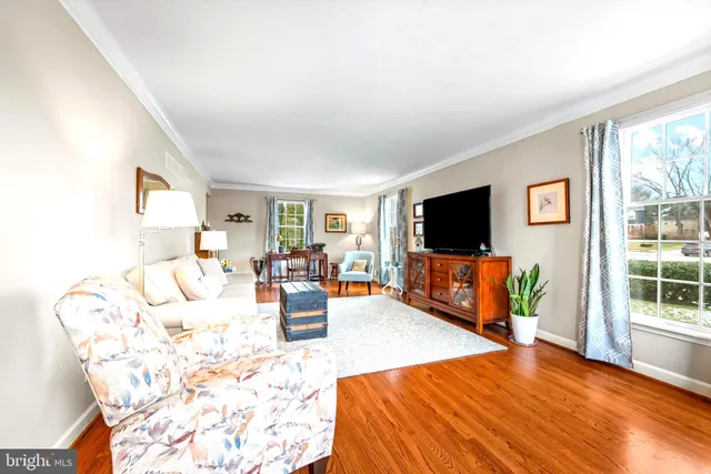 $689,900 | 6 Sandspring Court, Cockeysville, MD 21030