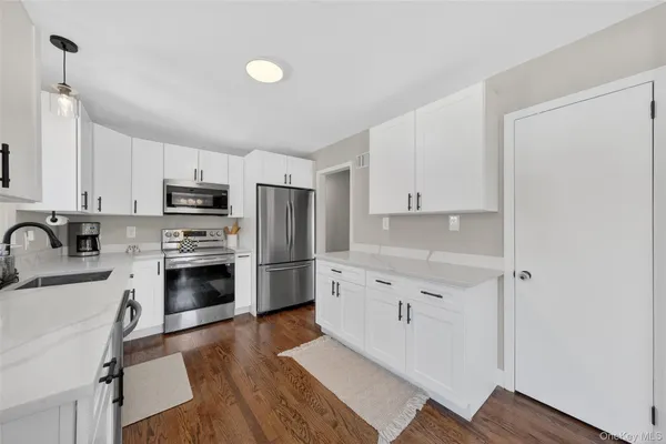 $499,900 | 15 Laffin Lane, Poughkeepsie, NY 12603
