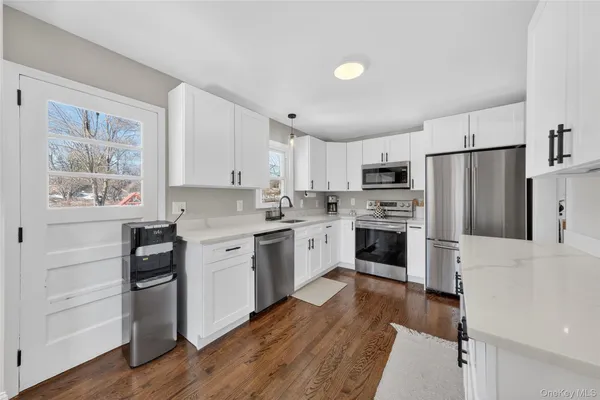 $499,900 | 15 Laffin Lane, Poughkeepsie, NY 12603