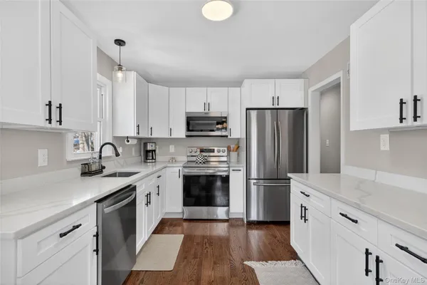 $499,900 | 15 Laffin Lane, Poughkeepsie, NY 12603