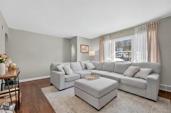 $499,900 | 15 Laffin Lane, Poughkeepsie, NY 12603