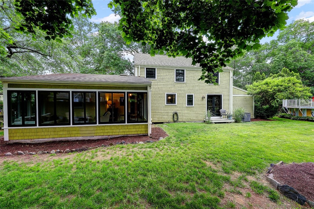 19 Humphreys Road Barrington, RI 02806 - Photo 12 of 47 Gallery Image 12