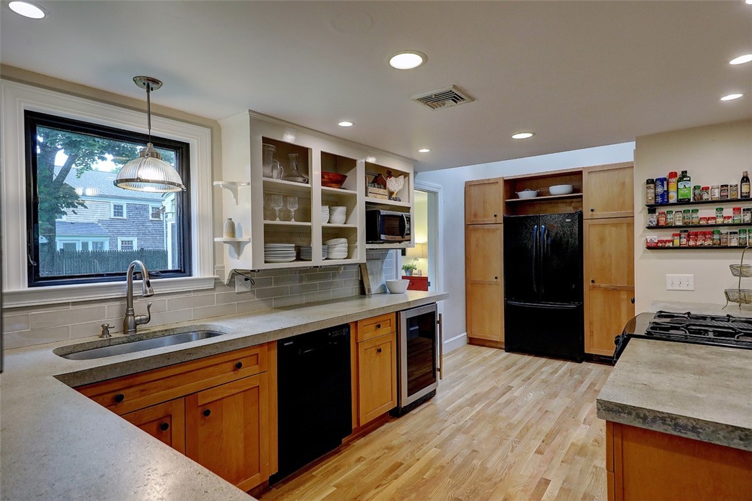19 Humphreys Road Barrington, RI 02806 - Photo 23 of 47 Gallery Image 23