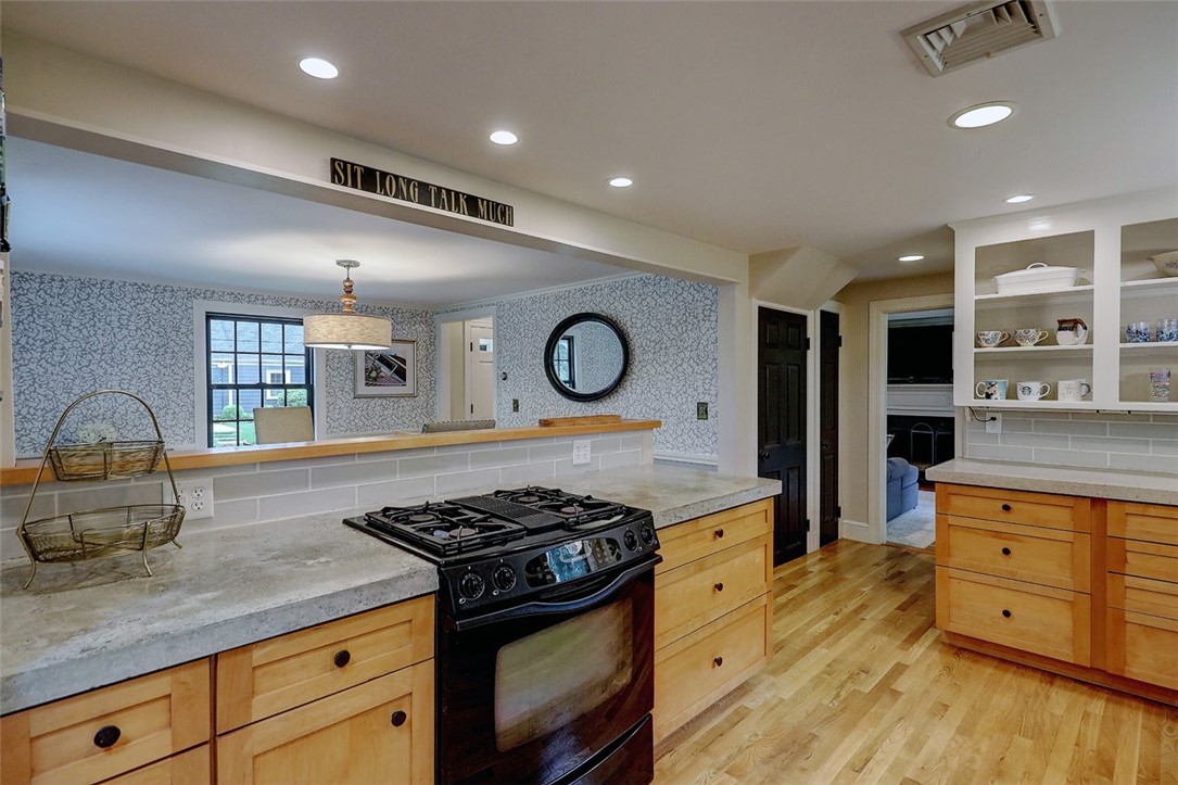 19 Humphreys Road Barrington, RI 02806 - Photo 26 of 47 Gallery Image 26