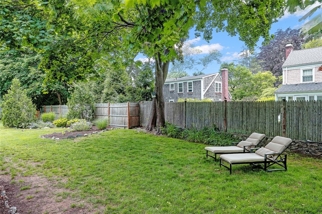 19 Humphreys Road Barrington, RI 02806 - Photo 8 of 47 Gallery Image 8