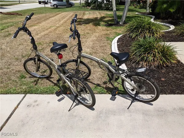a view of a yard with furniture