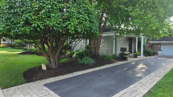 $550,000 | 737 Deerpath Drive, Deerfield, IL 60015