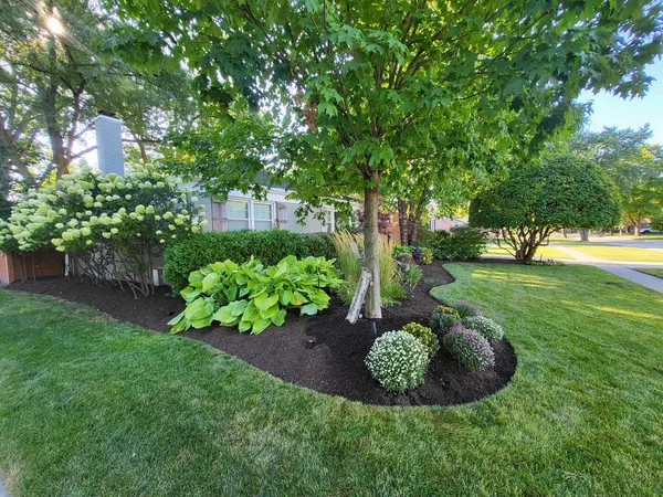 $550,000 | 737 Deerpath Drive, Deerfield, IL 60015