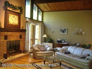 124 Eagle Path Bushkill, PA 18324 - Photo 3 of 7 Gallery Image 3