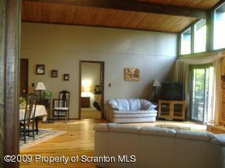 124 Eagle Path Bushkill, PA 18324 - Photo 4 of 7 Gallery Image 4